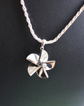 Men’s Medium Hering Propeller featuring a 18 inch chain